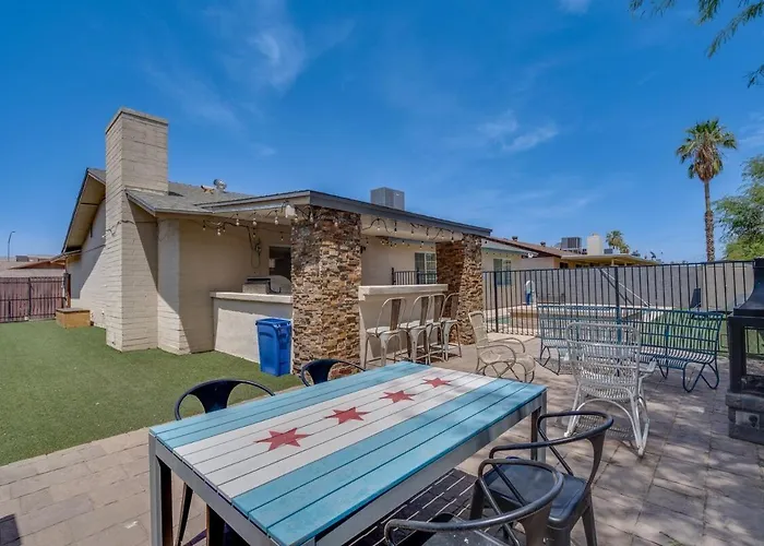 Holiday home Dugout Summer Getaway Sparkling Pool Hot Tub *