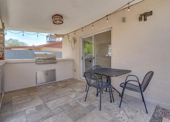 Dugout Summer Getaway Sparkling Pool Hot Tub Holiday home